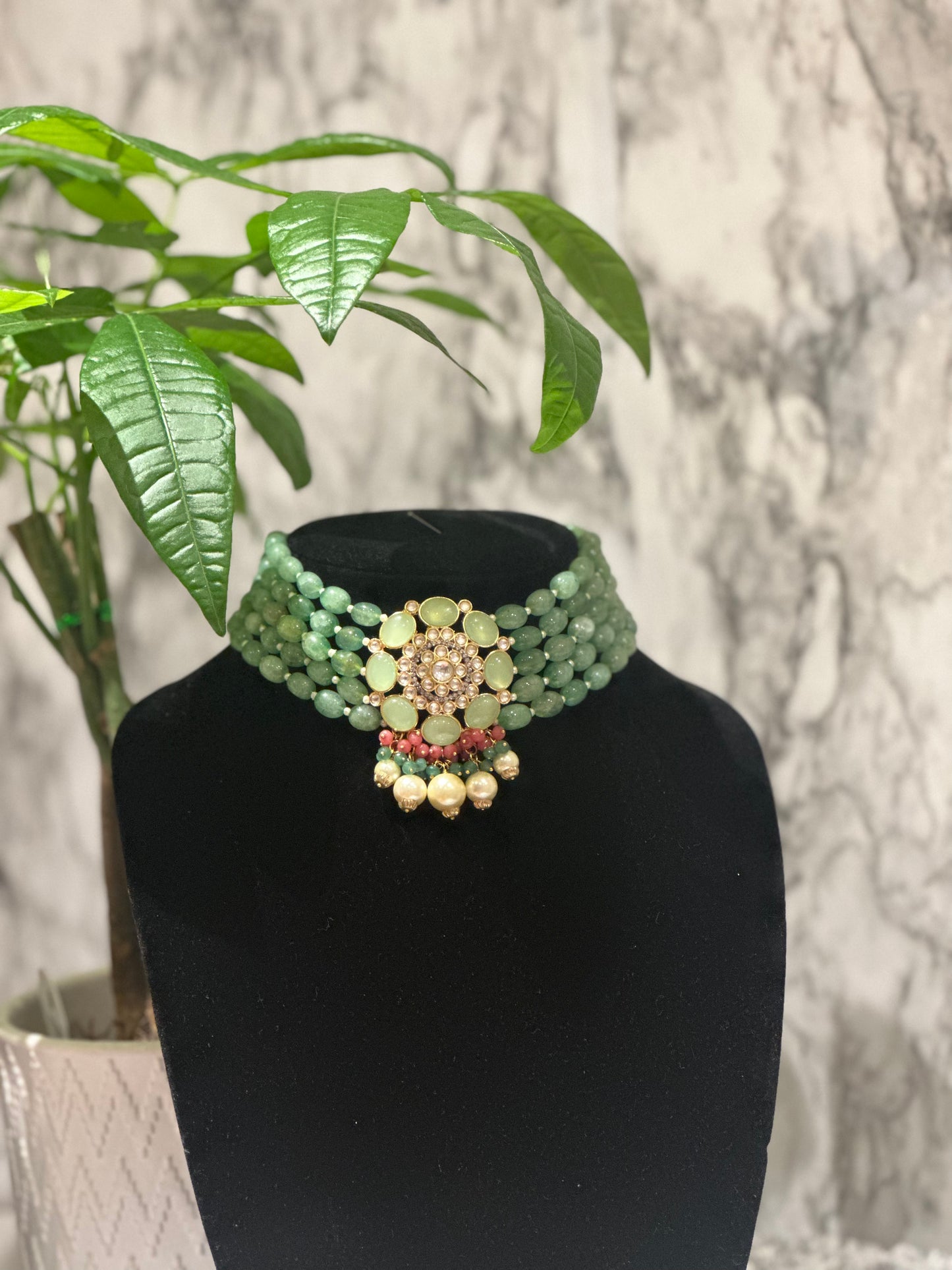 Madhubala Choker